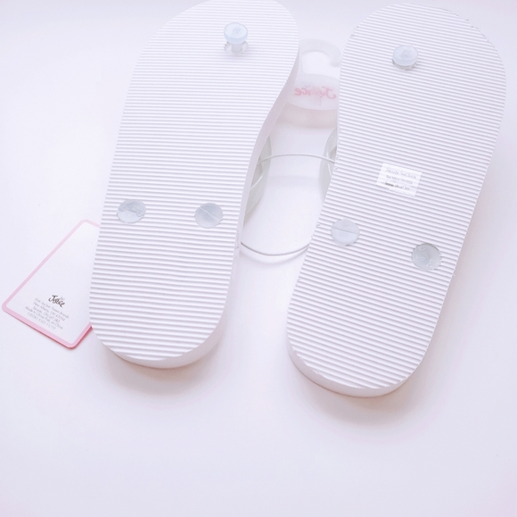 Sandals - Picture 2 of 6